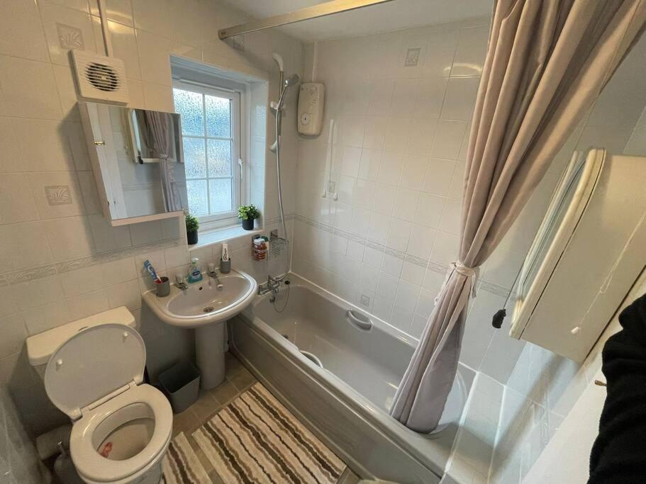 Holiday home Luxury 3 Bed Detached House Farsley