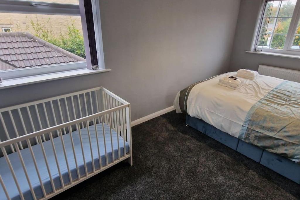 Luxury 3 Bed Detached House Holiday home Farsley