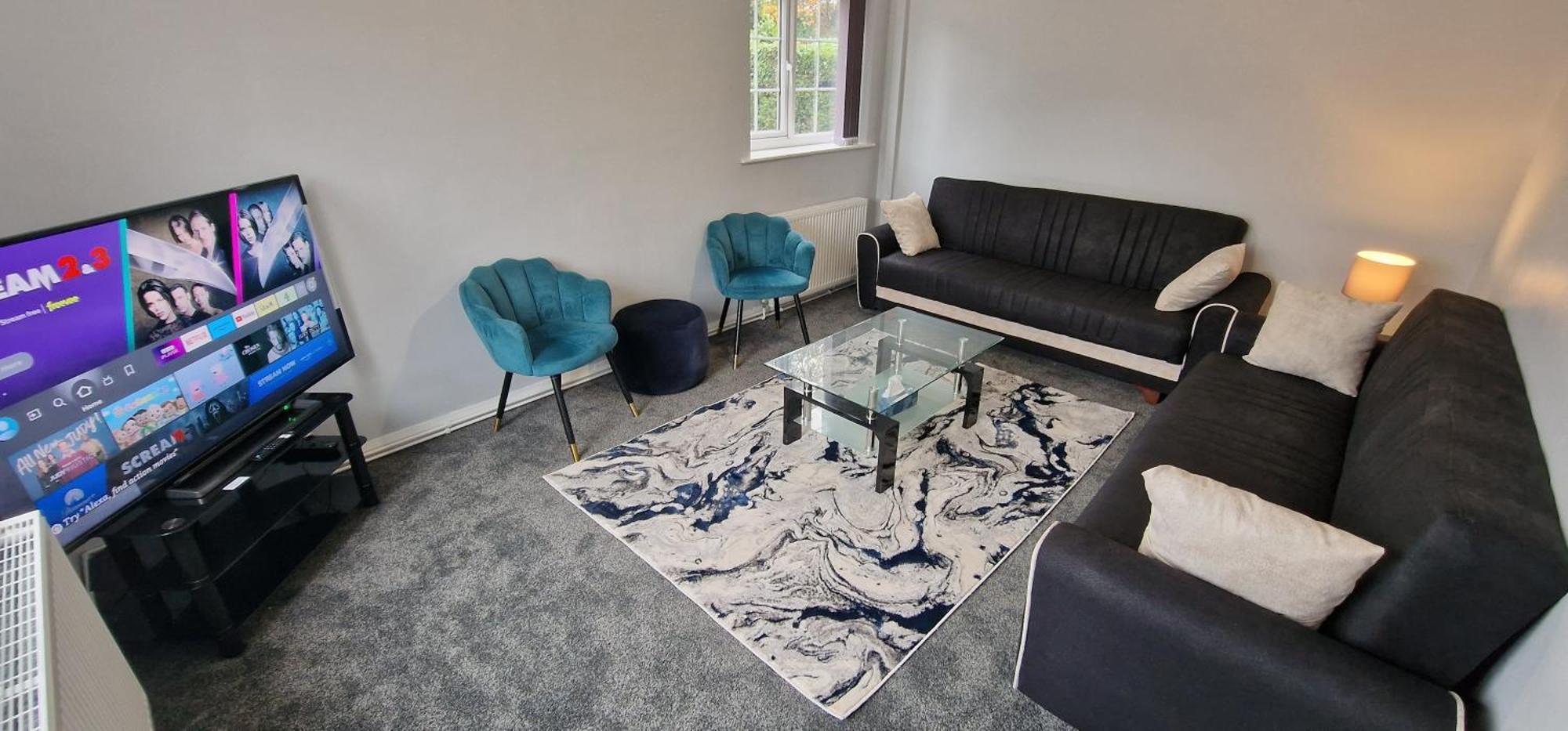 Luxury 3 Bed Detached House *